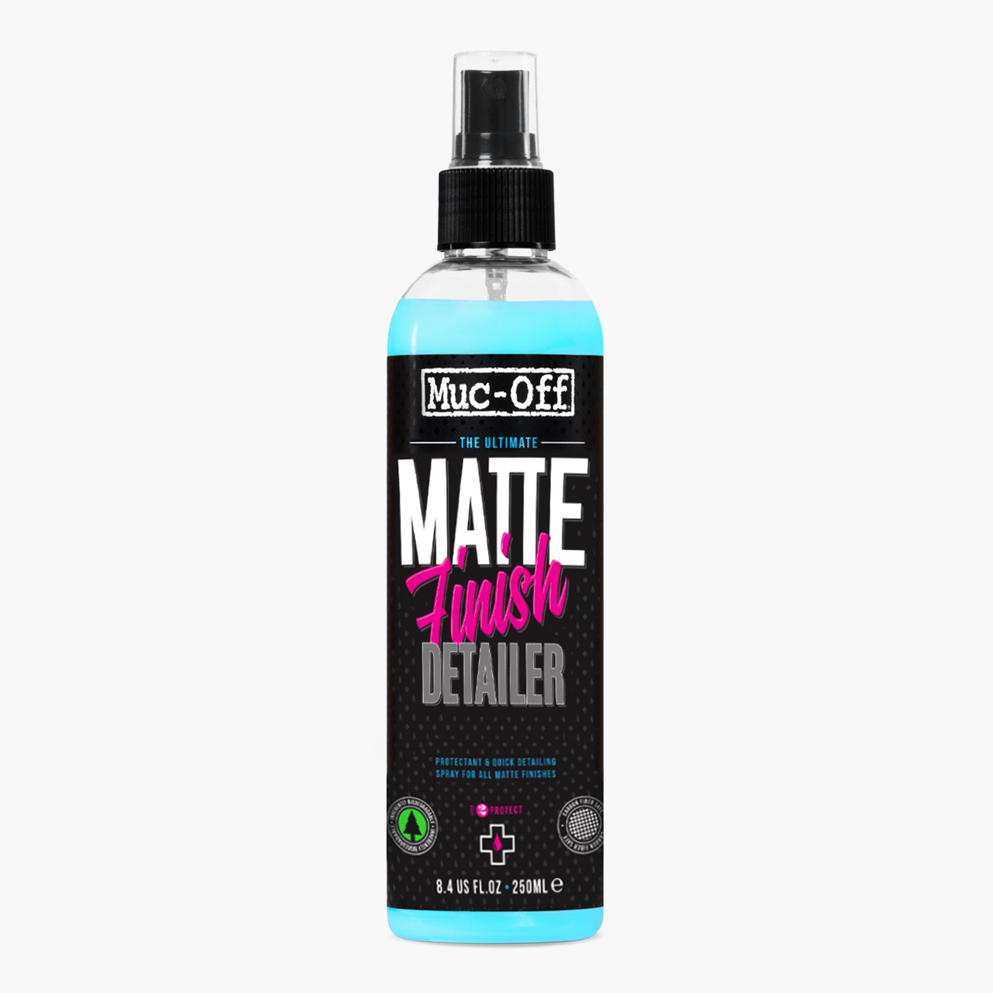 Botella Muc-Off Matte Finish Detailer de 250 ml sobre fondo claro