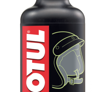 Botella Motul MC CARE M2 Helmet Interior Clean de 250 ml sobre fondo transparente
