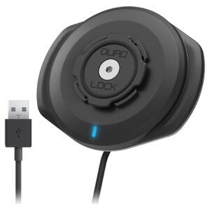 Quad Lock USB Waterproof Wireless Charging Head con cable USB-A, sobre fondo blanco