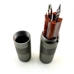 Kit ARI AirPlugger abierto con el cuerpo de aluminio, mechas y herramientas sobre fondo blanco